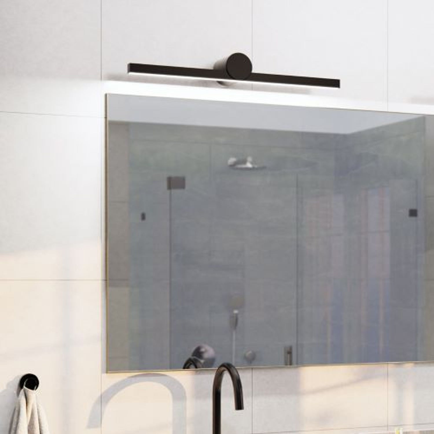 Luz de baño sobre espejo